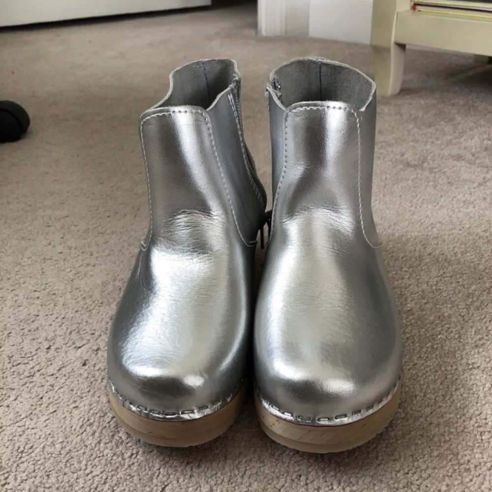 Hanna Andersson Silver Clogs
